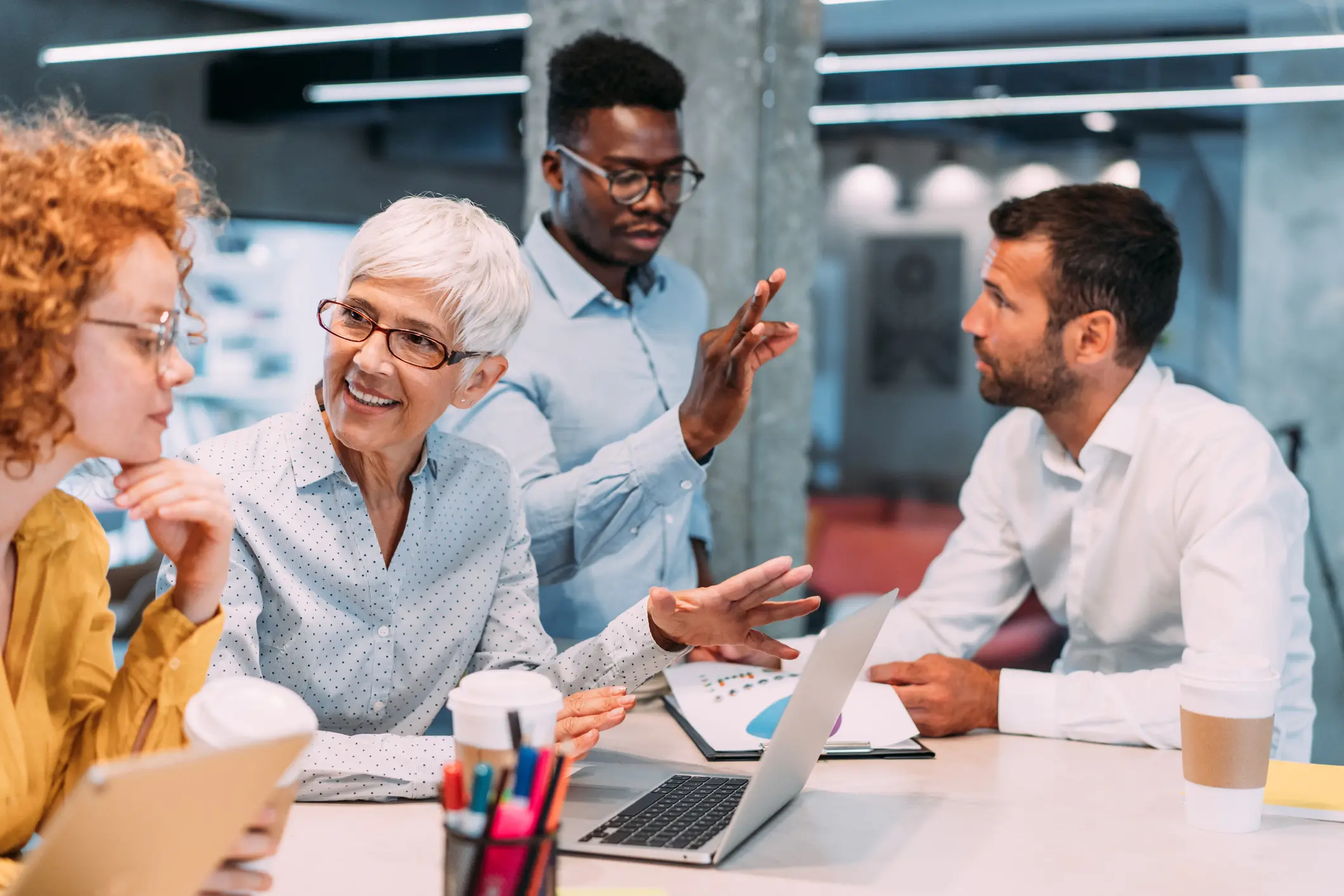 multi-generational-workers-in-office